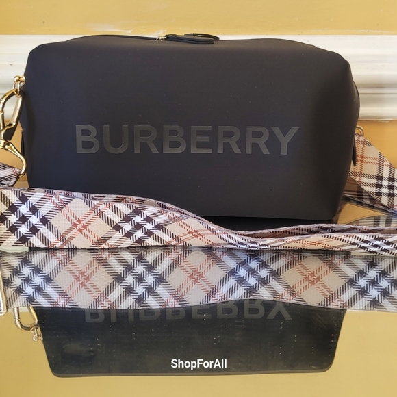 Burberry Pouch converted into to shoulder bag or cross body - Picture 3 of 13